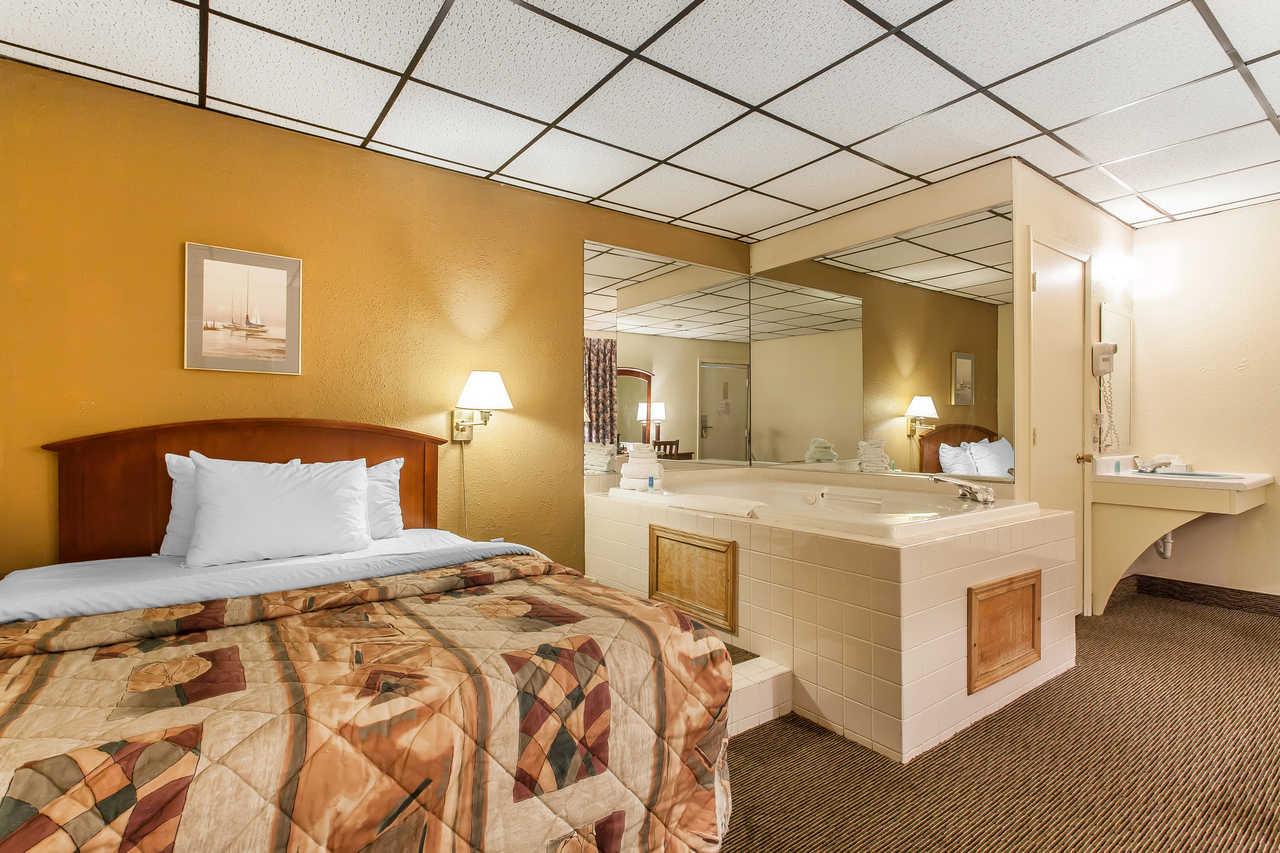 Rodeway Inn North Sandusky Εξωτερικό φωτογραφία