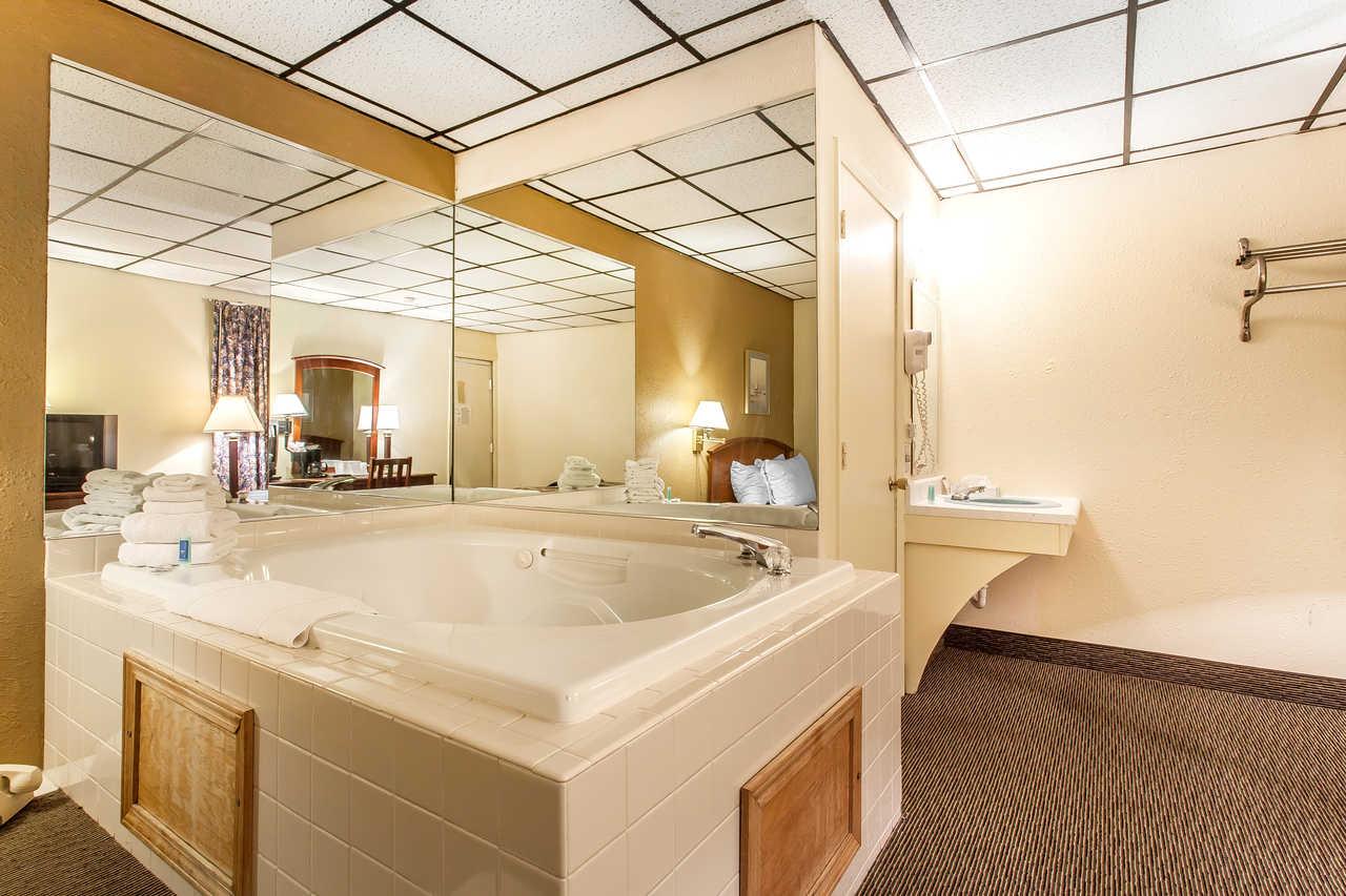 Rodeway Inn North Sandusky Εξωτερικό φωτογραφία