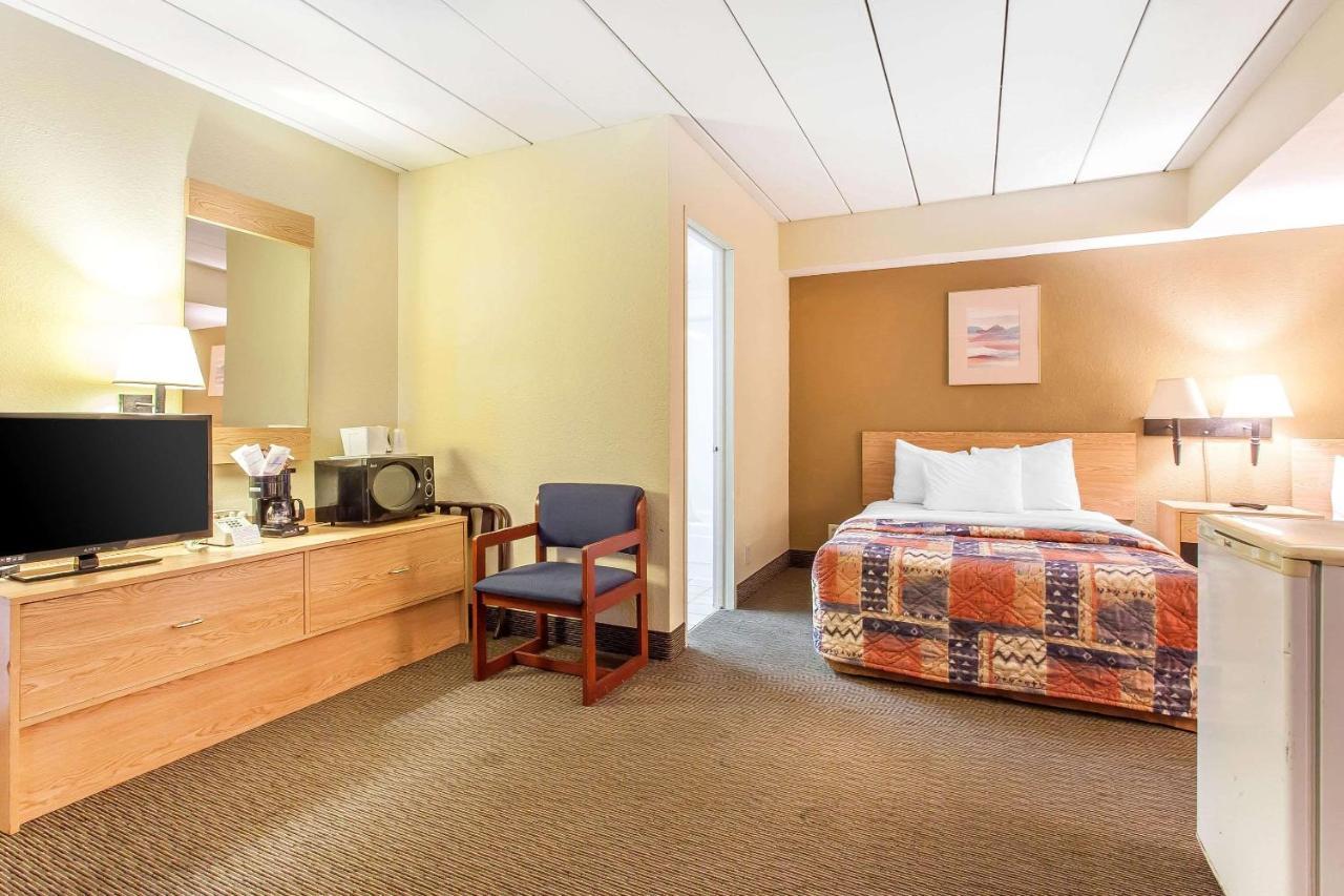 Rodeway Inn North Sandusky Εξωτερικό φωτογραφία